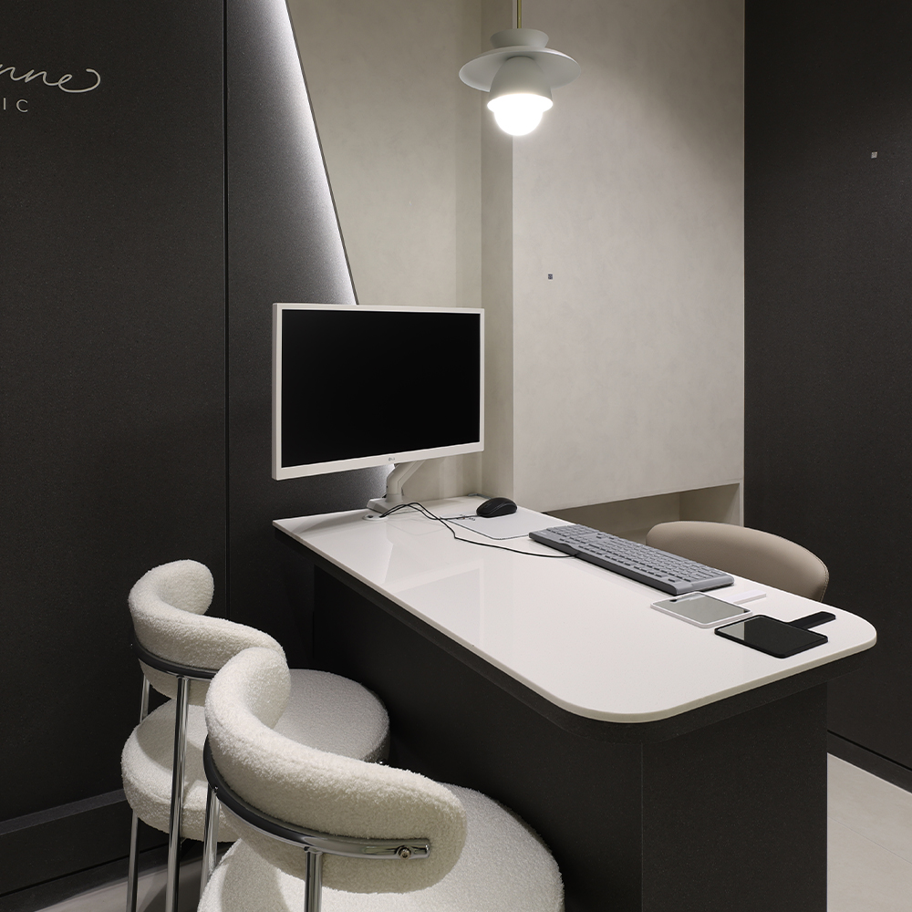 Private consultation room at Lucenne Clinic